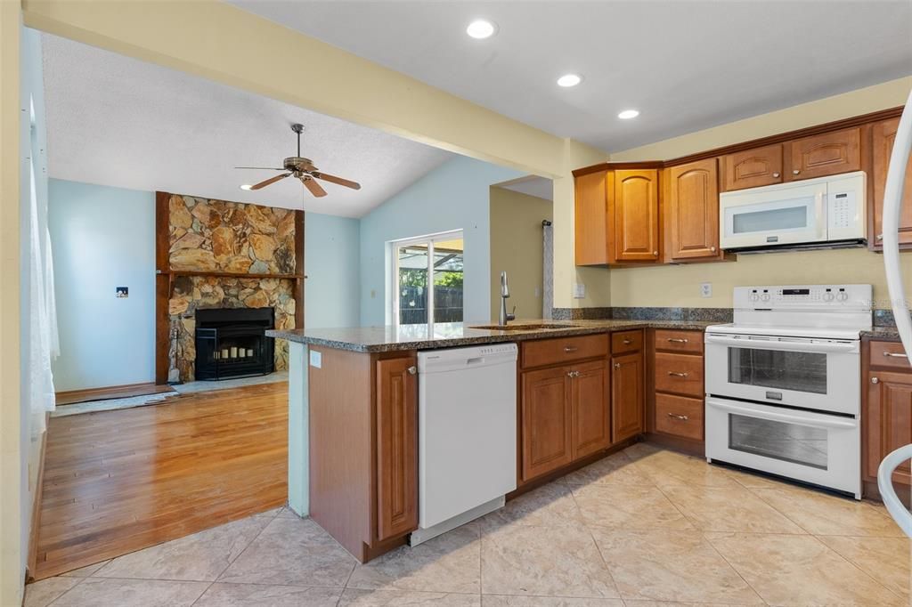 For Sale: $415,000 (3 beds, 2 baths, 1789 Square Feet)