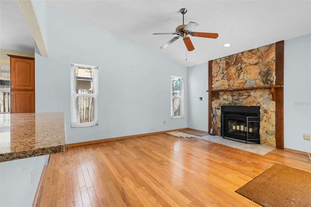 For Sale: $415,000 (3 beds, 2 baths, 1789 Square Feet)