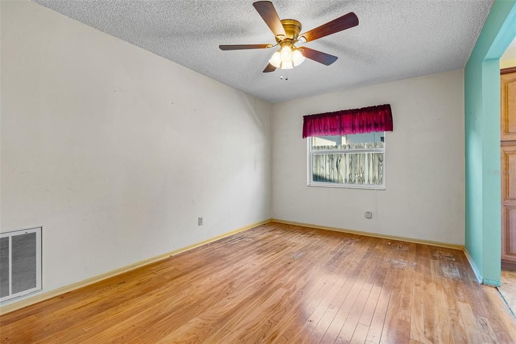 For Sale: $415,000 (3 beds, 2 baths, 1789 Square Feet)