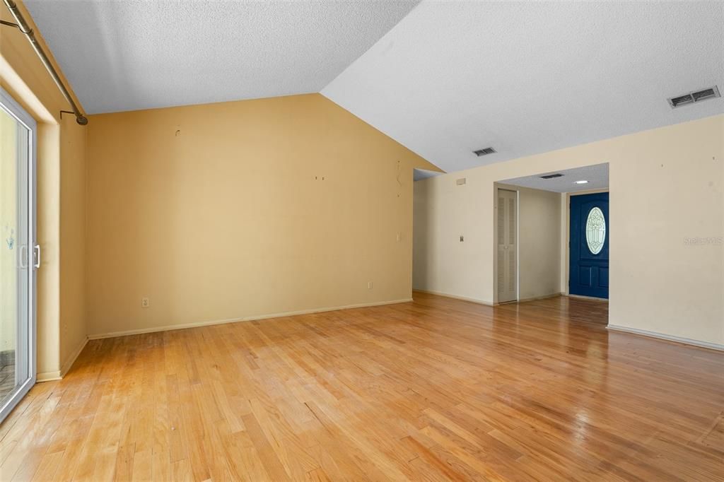 For Sale: $415,000 (3 beds, 2 baths, 1789 Square Feet)