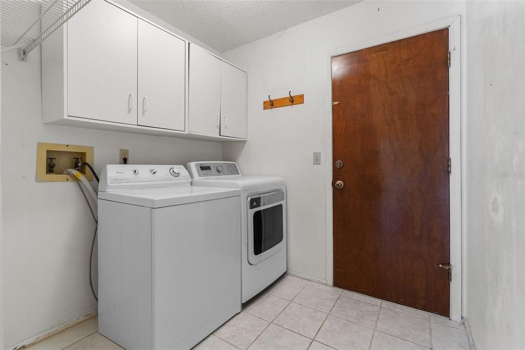 For Sale: $415,000 (3 beds, 2 baths, 1789 Square Feet)