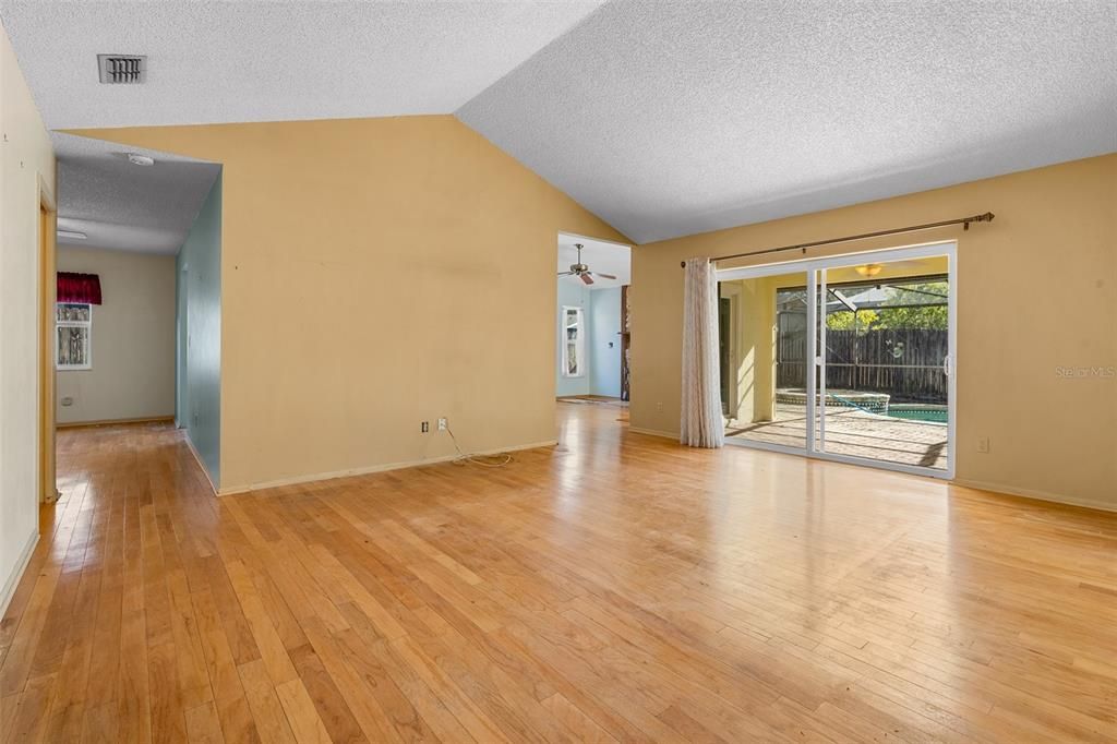 For Sale: $415,000 (3 beds, 2 baths, 1789 Square Feet)