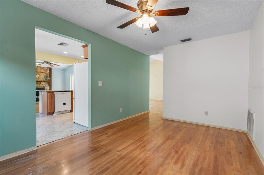 For Sale: $415,000 (3 beds, 2 baths, 1789 Square Feet)