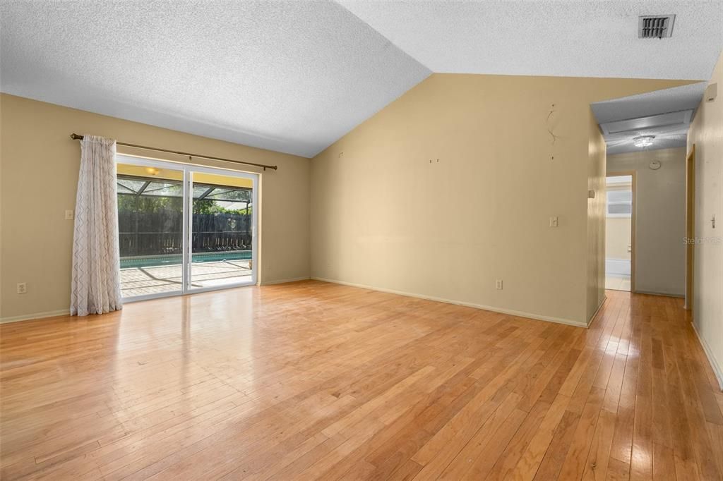 For Sale: $415,000 (3 beds, 2 baths, 1789 Square Feet)