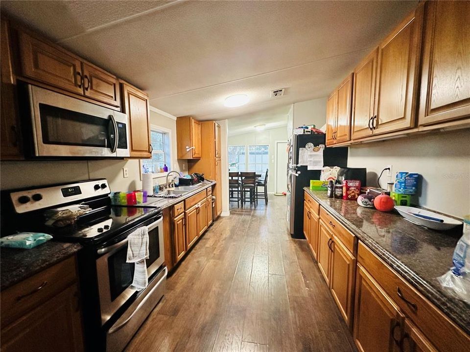 На продажу: $160,000 (3 спален, 2 ванн, 1352 Квадратных фут)