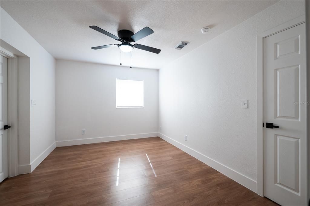 待售: $359,000 (4 贝兹, 2 浴室, 1684 平方英尺)