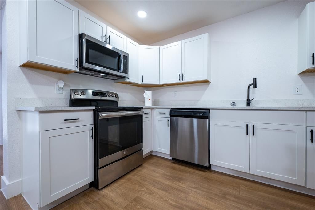 待售: $359,000 (4 贝兹, 2 浴室, 1684 平方英尺)