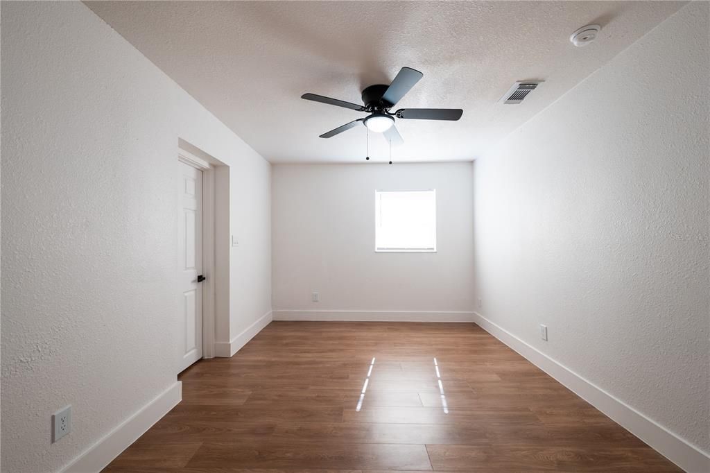 待售: $359,000 (4 贝兹, 2 浴室, 1684 平方英尺)