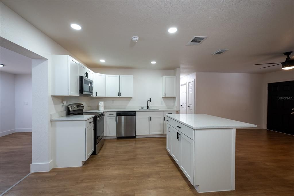 待售: $359,000 (4 贝兹, 2 浴室, 1684 平方英尺)