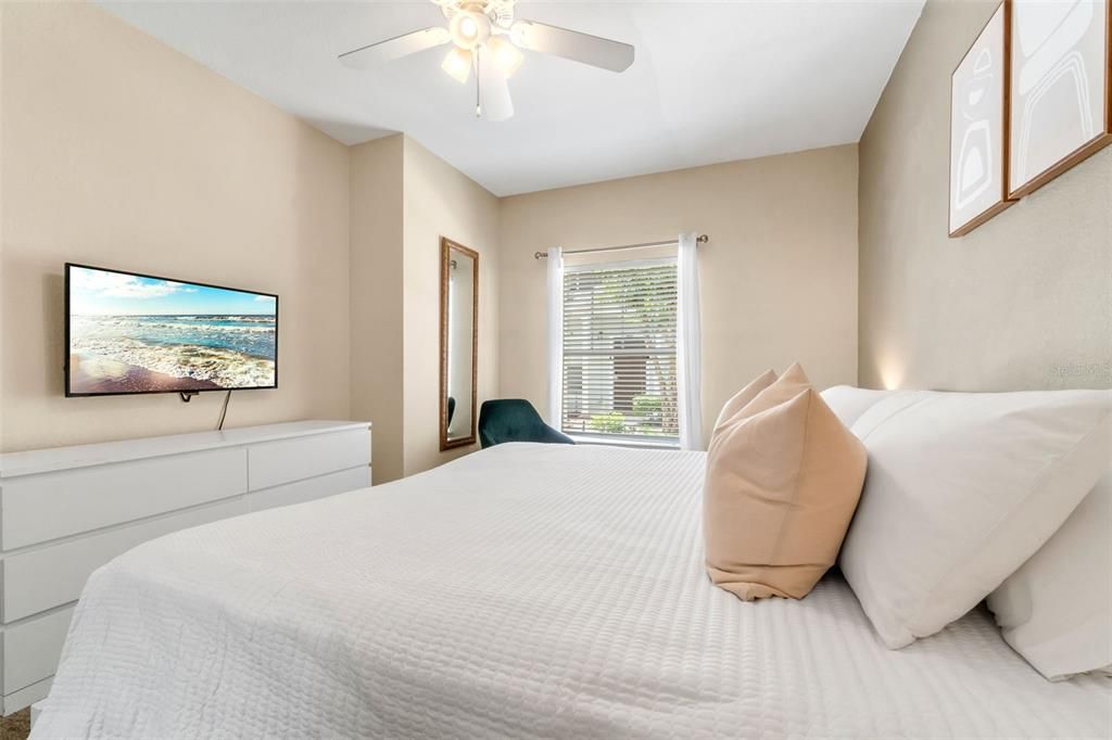 На продажу: $288,999 (3 спален, 2 ванн, 1300 Квадратных фут)