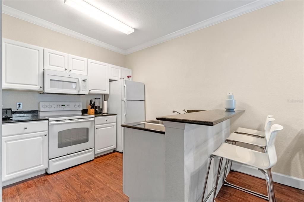 На продажу: $288,999 (3 спален, 2 ванн, 1300 Квадратных фут)