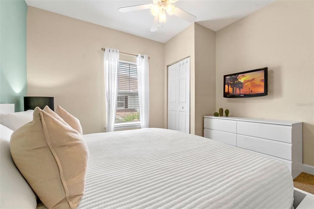 На продажу: $288,999 (3 спален, 2 ванн, 1300 Квадратных фут)