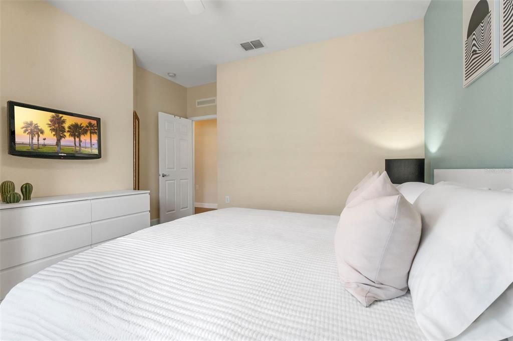 На продажу: $288,999 (3 спален, 2 ванн, 1300 Квадратных фут)