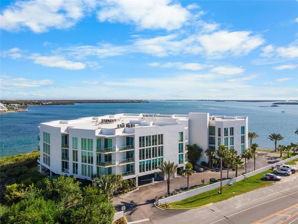 For Rent: $2,600 (3 beds, 2 baths, 1686 Square Feet)