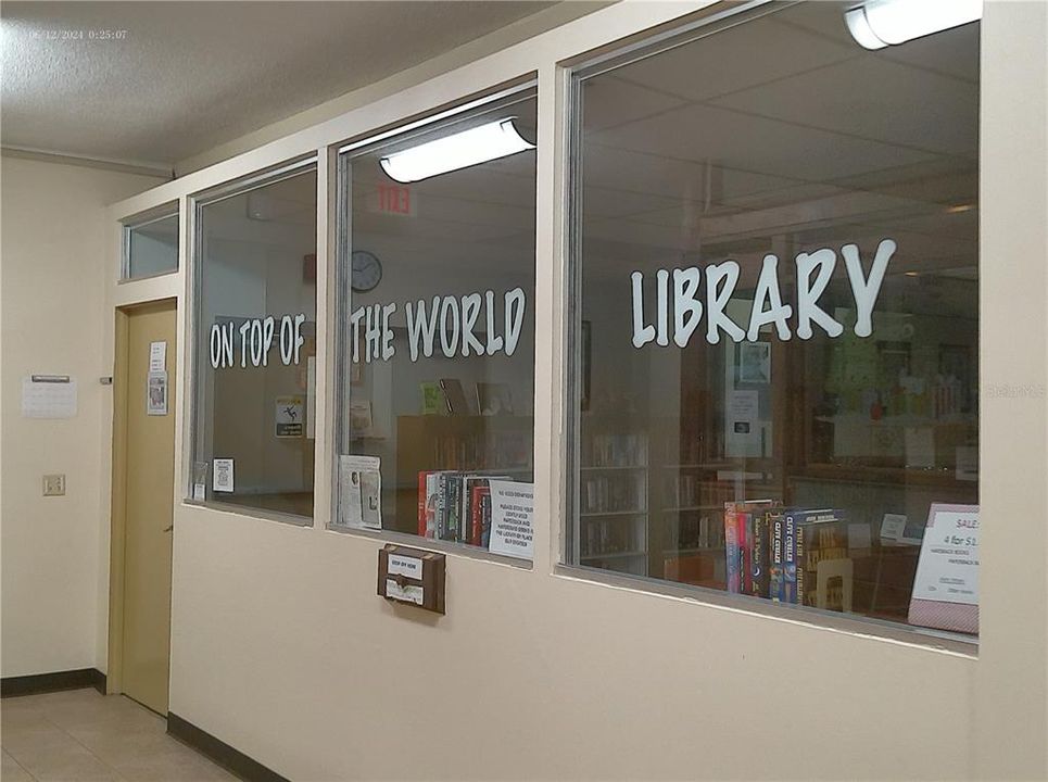 待售: $93,000 (1 贝兹, 1 浴室, 825 平方英尺)