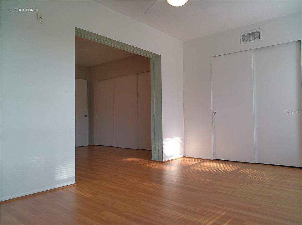 待售: $93,000 (1 贝兹, 1 浴室, 825 平方英尺)