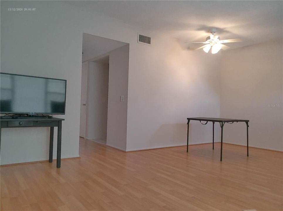 待售: $93,000 (1 贝兹, 1 浴室, 825 平方英尺)