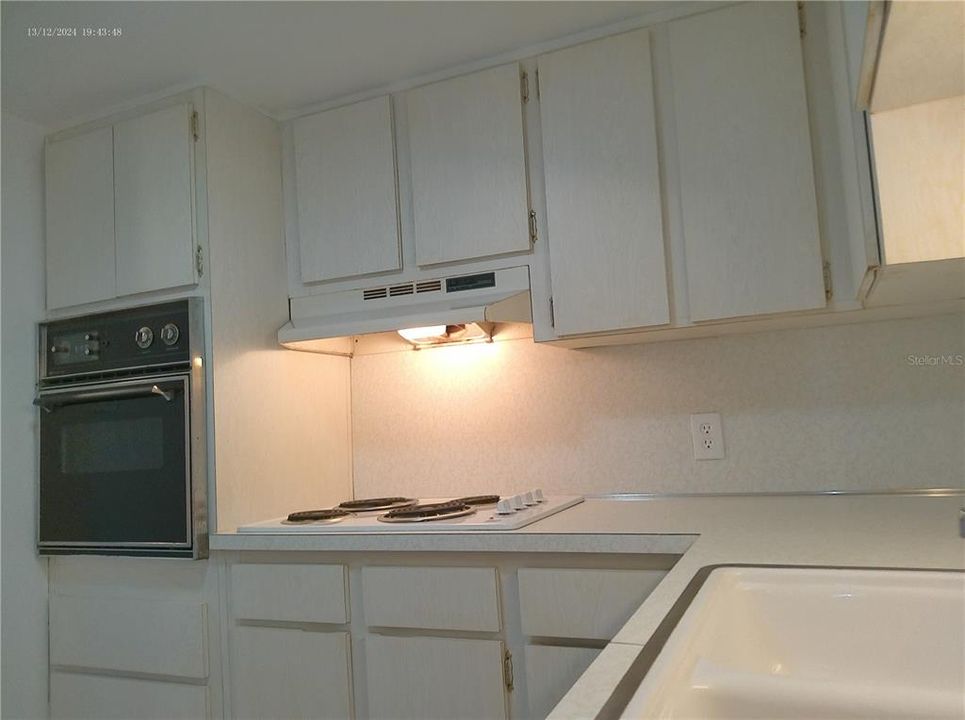 待售: $93,000 (1 贝兹, 1 浴室, 825 平方英尺)