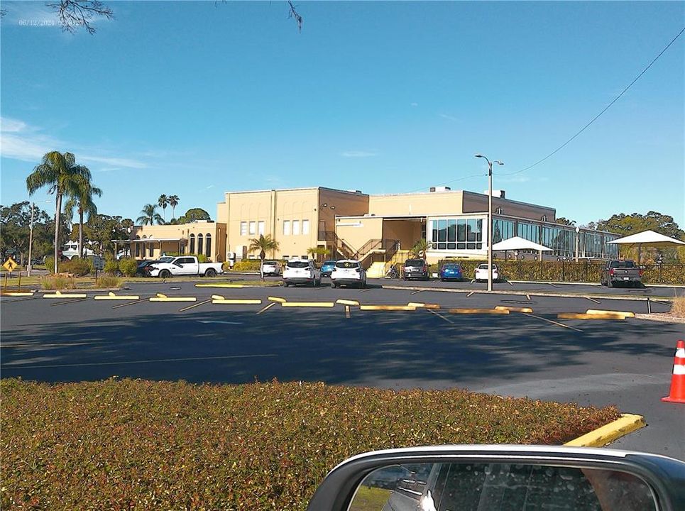 待售: $93,000 (1 贝兹, 1 浴室, 825 平方英尺)