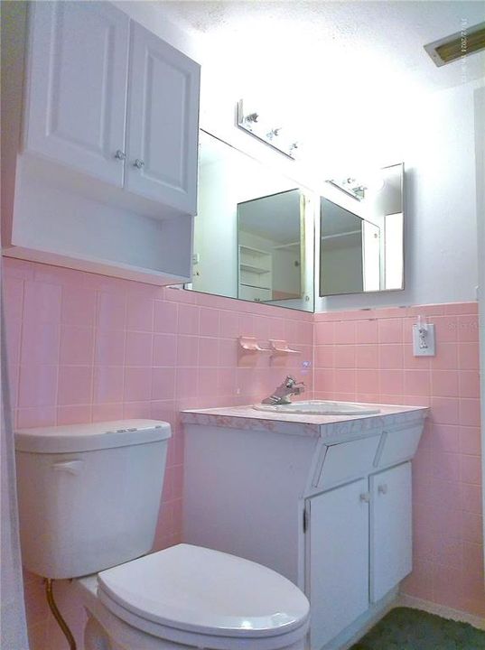 待售: $93,000 (1 贝兹, 1 浴室, 825 平方英尺)