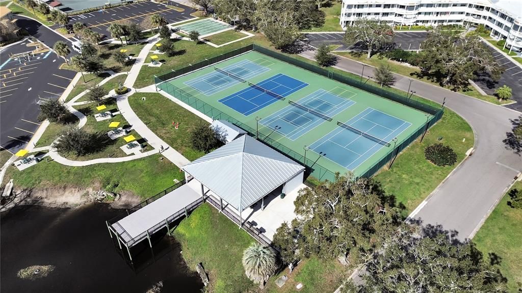 待售: $93,000 (1 贝兹, 1 浴室, 825 平方英尺)