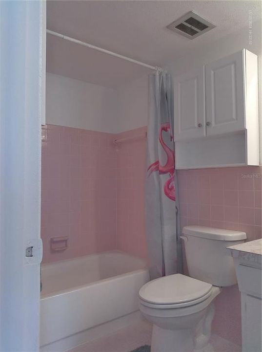 待售: $93,000 (1 贝兹, 1 浴室, 825 平方英尺)