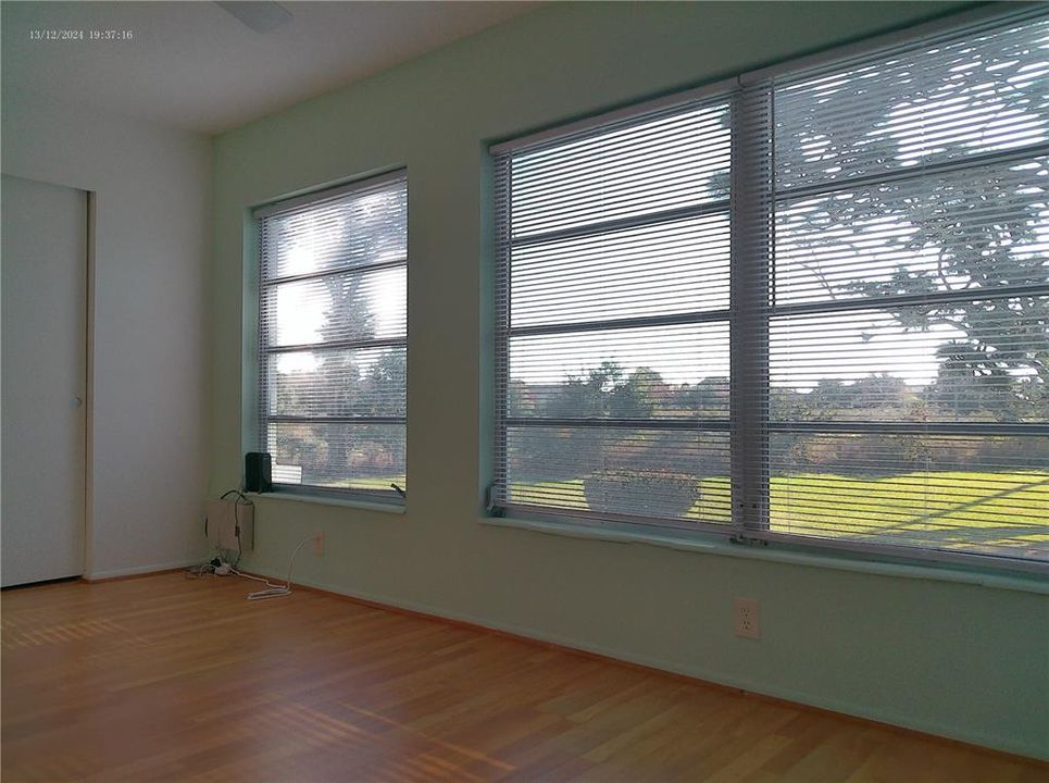 待售: $93,000 (1 贝兹, 1 浴室, 825 平方英尺)