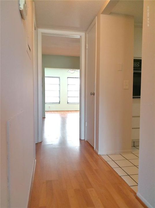 待售: $93,000 (1 贝兹, 1 浴室, 825 平方英尺)