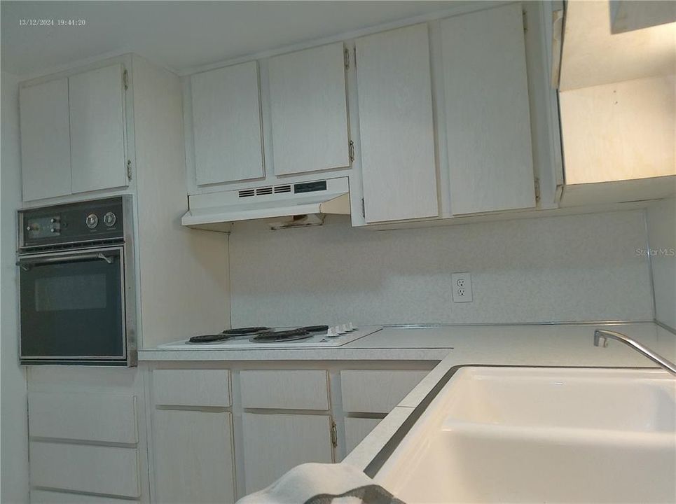 待售: $93,000 (1 贝兹, 1 浴室, 825 平方英尺)