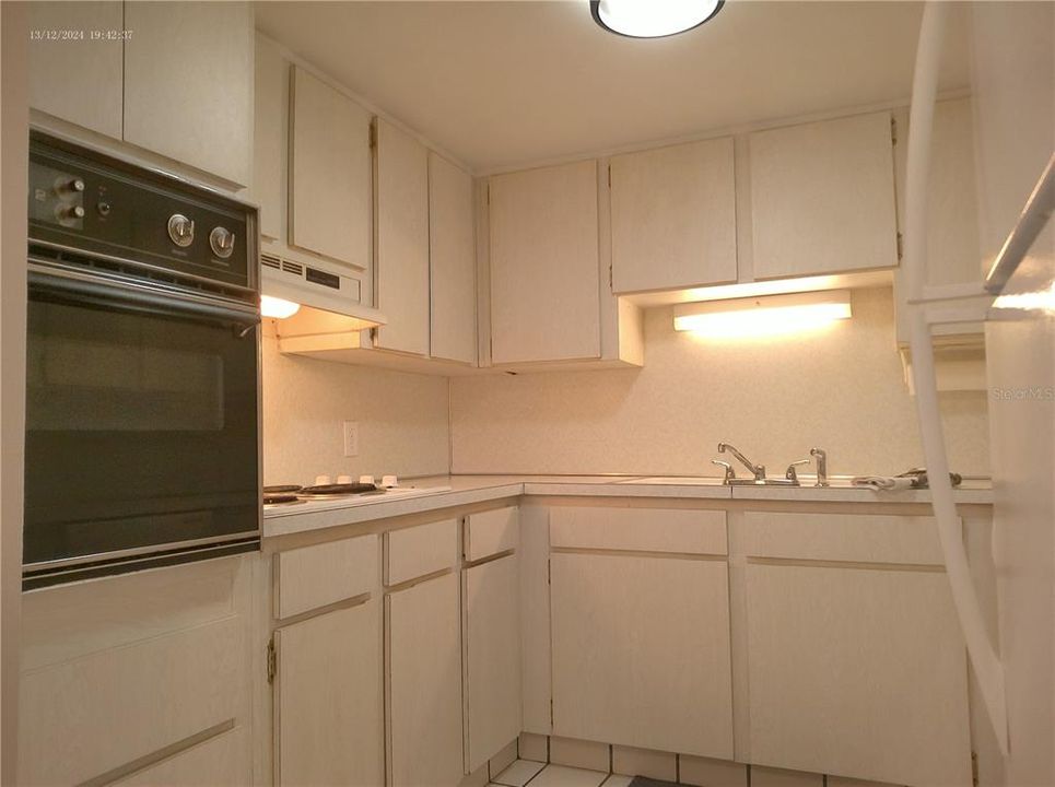 待售: $93,000 (1 贝兹, 1 浴室, 825 平方英尺)