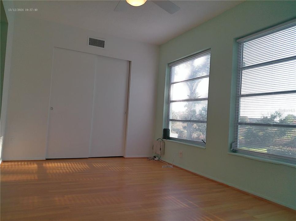 待售: $93,000 (1 贝兹, 1 浴室, 825 平方英尺)