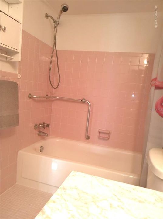 待售: $93,000 (1 贝兹, 1 浴室, 825 平方英尺)