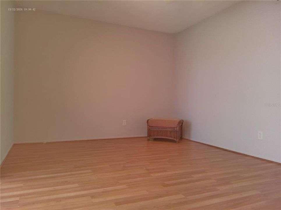 待售: $93,000 (1 贝兹, 1 浴室, 825 平方英尺)