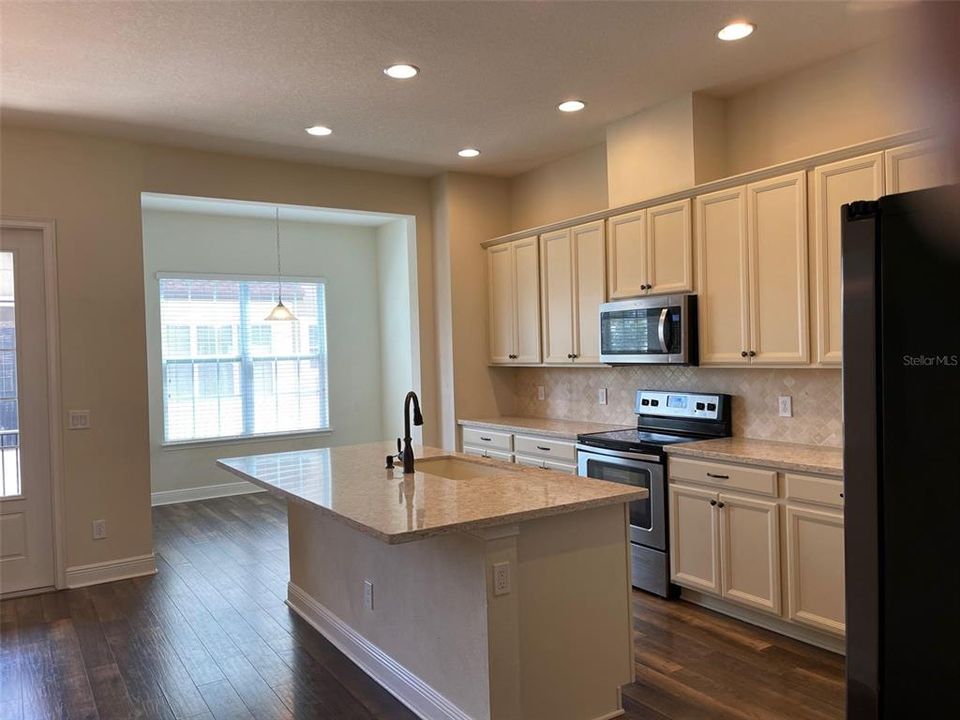 出租: $2,800 (4 贝兹, 3 浴室, 2168 平方英尺)