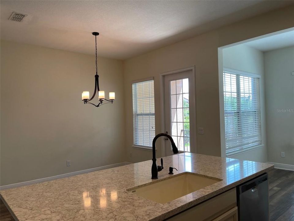 出租: $2,800 (4 贝兹, 3 浴室, 2168 平方英尺)