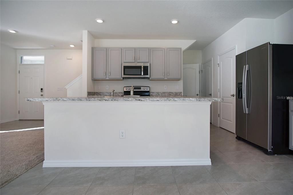 В аренду: $2,100 (4 спален, 2 ванн, 2078 Квадратных фут)