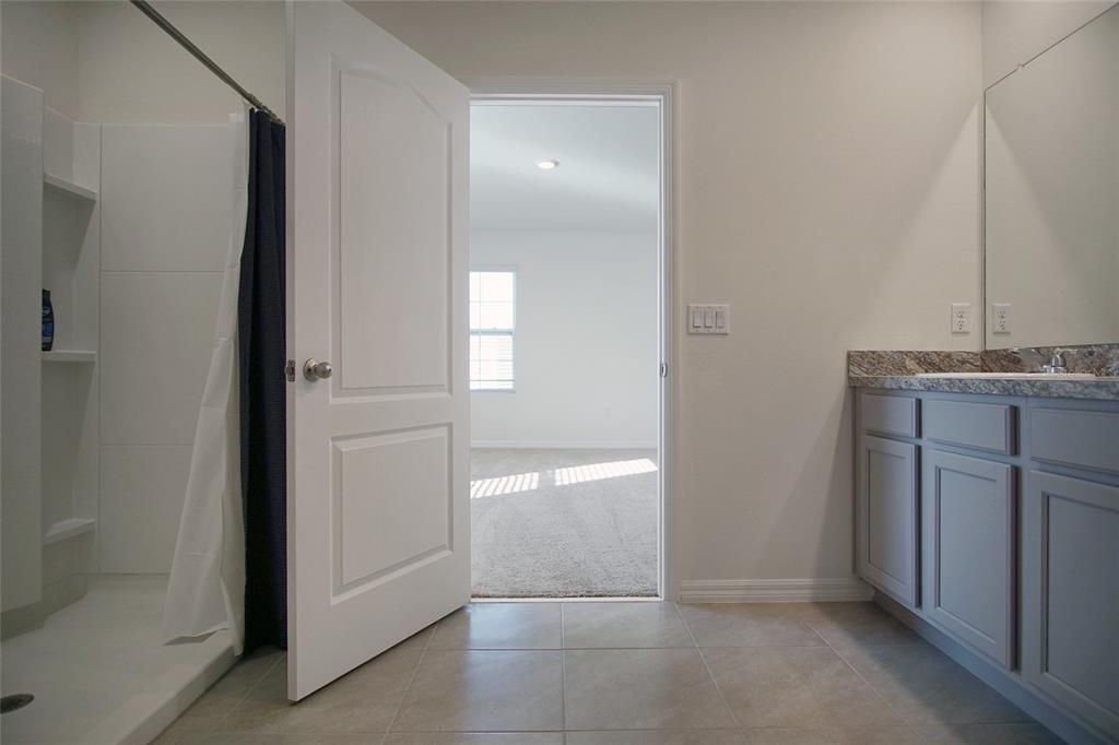 В аренду: $2,100 (4 спален, 2 ванн, 2078 Квадратных фут)