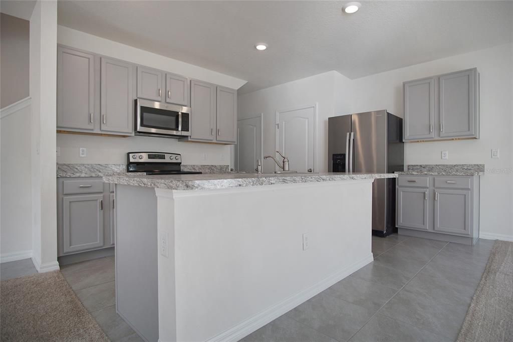 В аренду: $2,100 (4 спален, 2 ванн, 2078 Квадратных фут)