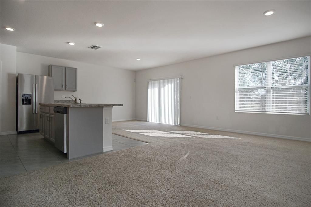 В аренду: $2,100 (4 спален, 2 ванн, 2078 Квадратных фут)