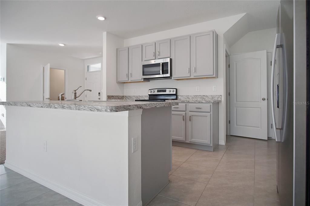 В аренду: $2,100 (4 спален, 2 ванн, 2078 Квадратных фут)