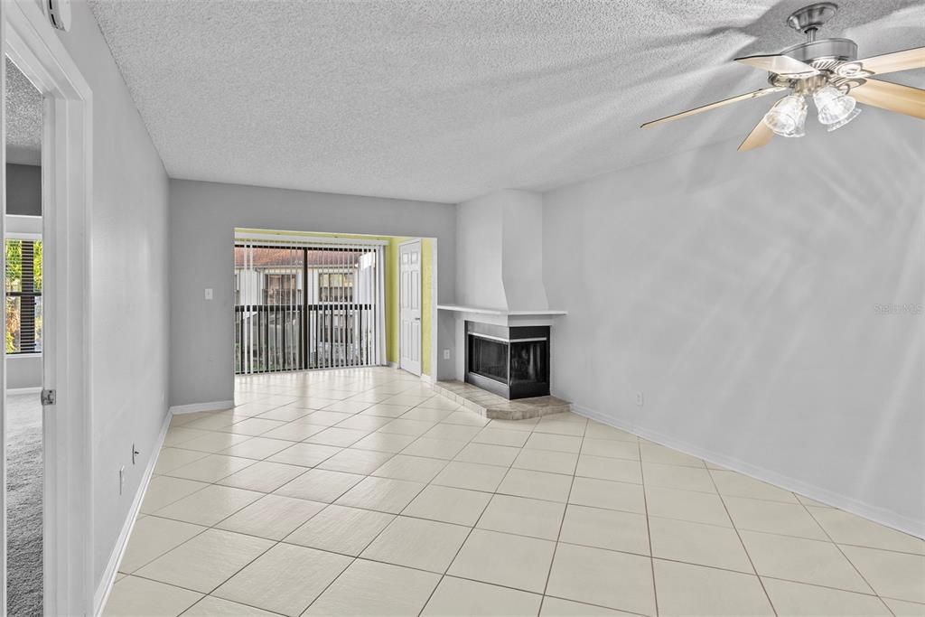 For Sale: $229,900 (2 beds, 2 baths, 1060 Square Feet)