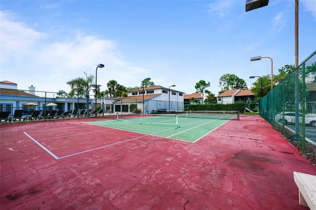 For Sale: $229,900 (2 beds, 2 baths, 1060 Square Feet)