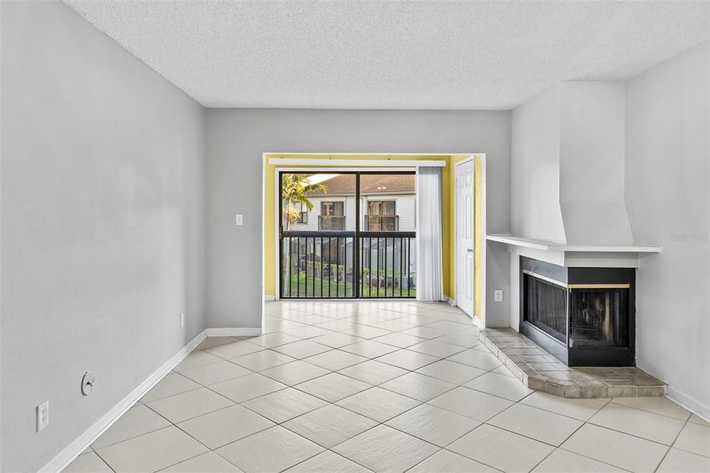 For Sale: $229,900 (2 beds, 2 baths, 1060 Square Feet)