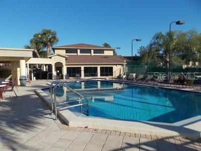 For Sale: $229,900 (2 beds, 2 baths, 1060 Square Feet)