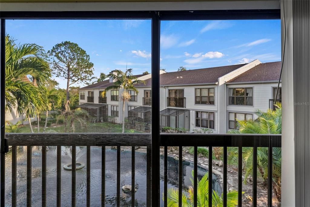 For Sale: $229,900 (2 beds, 2 baths, 1060 Square Feet)