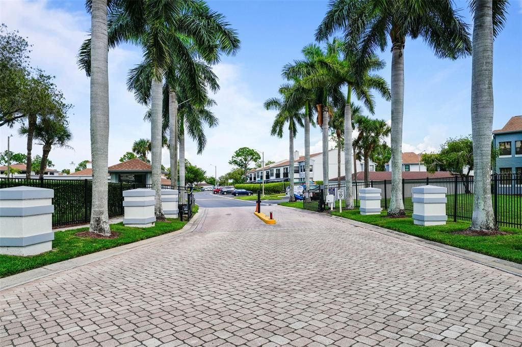 For Sale: $229,900 (2 beds, 2 baths, 1060 Square Feet)