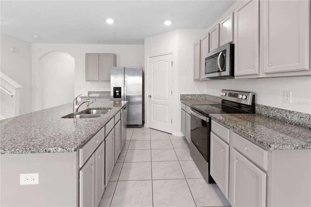 For Sale: $399,900 (6 beds, 3 baths, 2696 Square Feet)