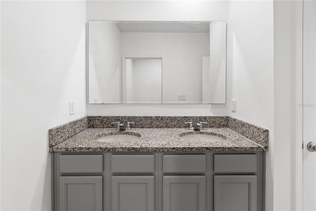 For Sale: $399,900 (6 beds, 3 baths, 2696 Square Feet)