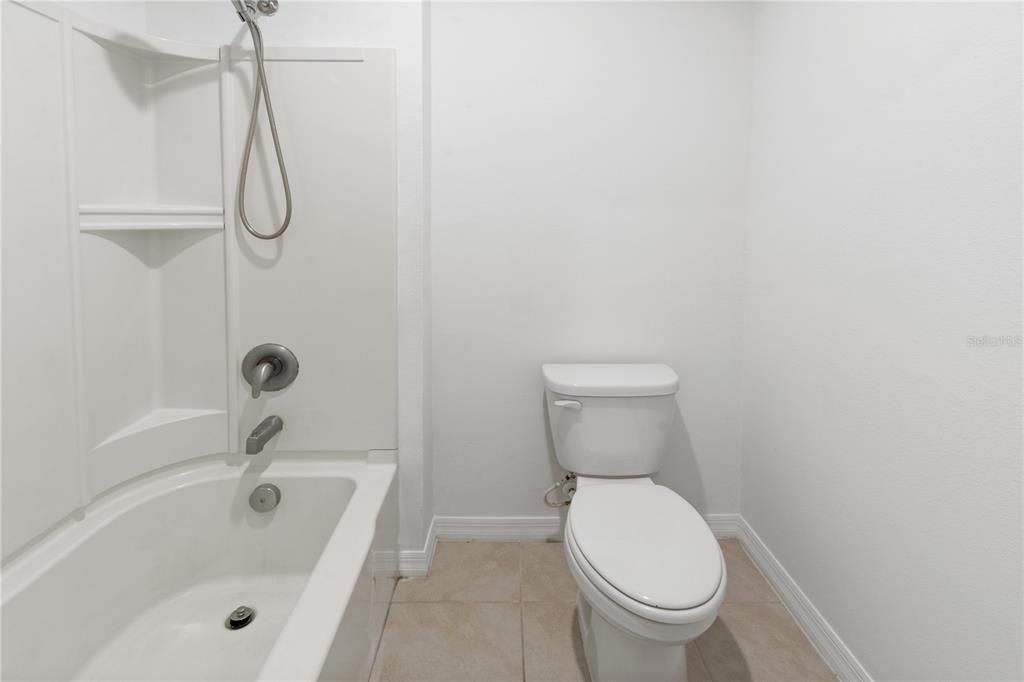 For Sale: $399,900 (6 beds, 3 baths, 2696 Square Feet)