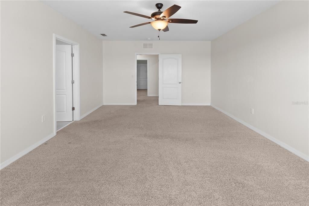 For Sale: $399,900 (6 beds, 3 baths, 2696 Square Feet)